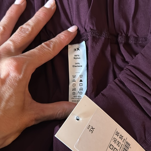 Woman’s 3X HALARA shorts Burgundy NWT - Picture 3 of 4